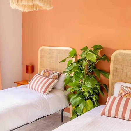 Sands - Calm Oasis In Old Town Apartment